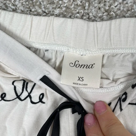Soma 2 pc V-Neck Cami & Shorts Pajama Set Cream
Black Script Womens Size XS - Picture 5 of 11
